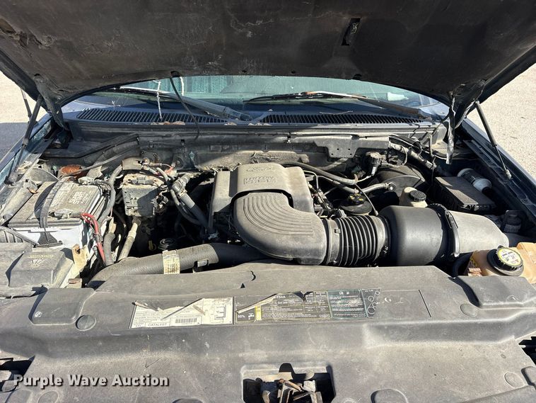 image for item ES8312 2003 Ford F150 Crew Cab pickup truck