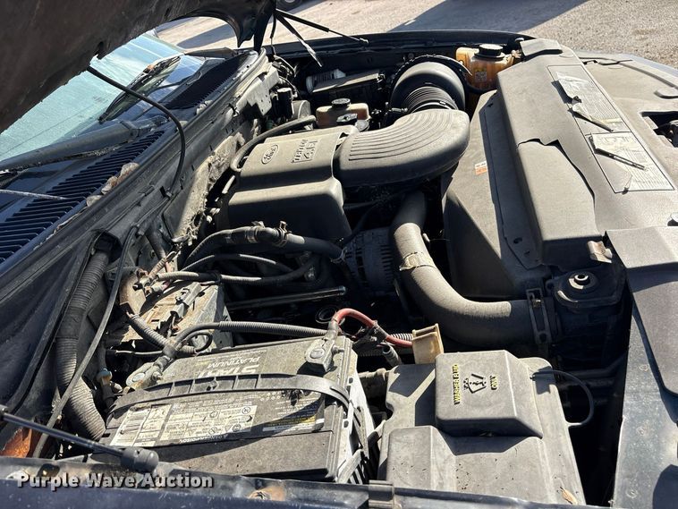 image for item ES8312 2003 Ford F150 Crew Cab pickup truck
