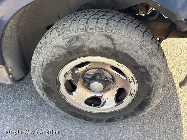 image for item ES8312 2003 Ford F150 Crew Cab pickup truck