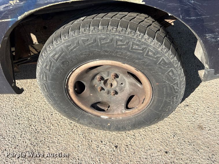 image for item ES8312 2003 Ford F150 Crew Cab pickup truck