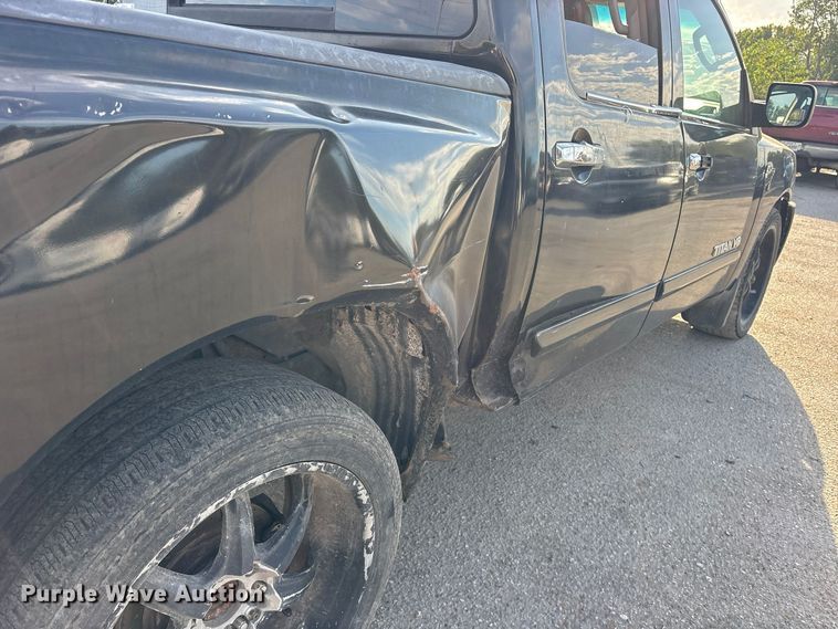 image for item ES8314 2005 Nissan Titan Crew Cab pickup truck