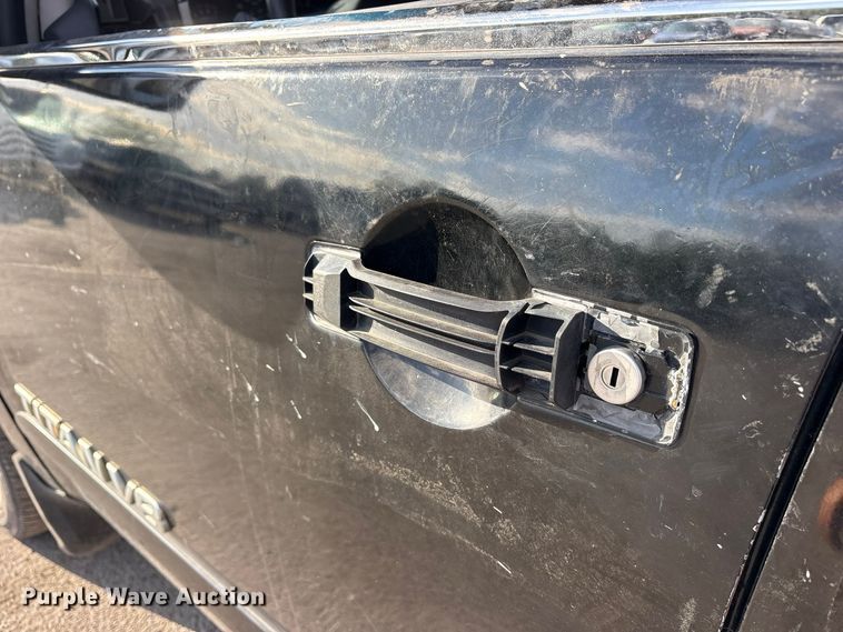 image for item ES8314 2005 Nissan Titan Crew Cab pickup truck