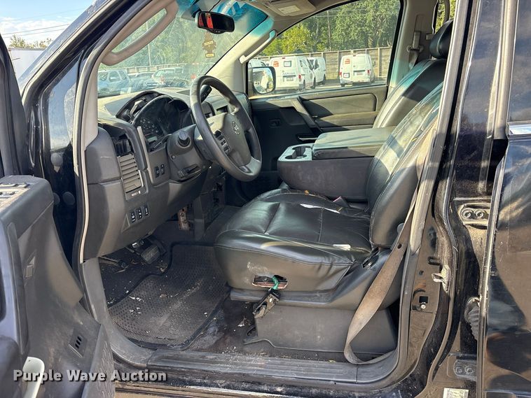 image for item ES8314 2005 Nissan Titan Crew Cab pickup truck