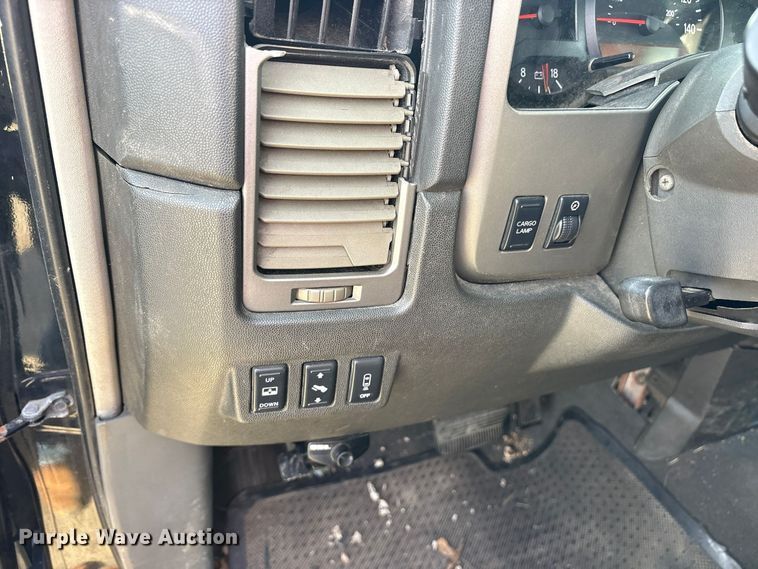 image for item ES8314 2005 Nissan Titan Crew Cab pickup truck