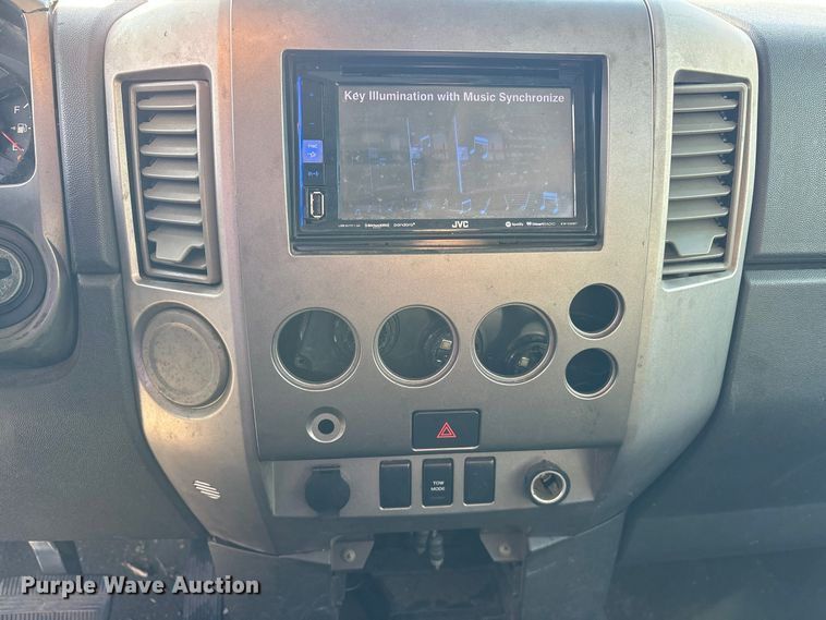 image for item ES8314 2005 Nissan Titan Crew Cab pickup truck