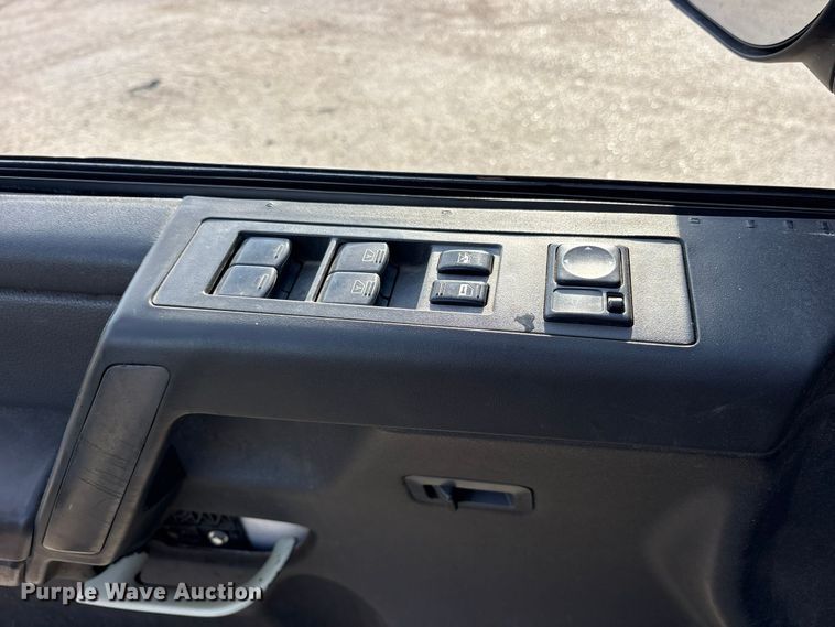image for item ES8314 2005 Nissan Titan Crew Cab pickup truck