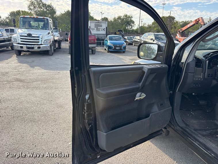 image for item ES8314 2005 Nissan Titan Crew Cab pickup truck