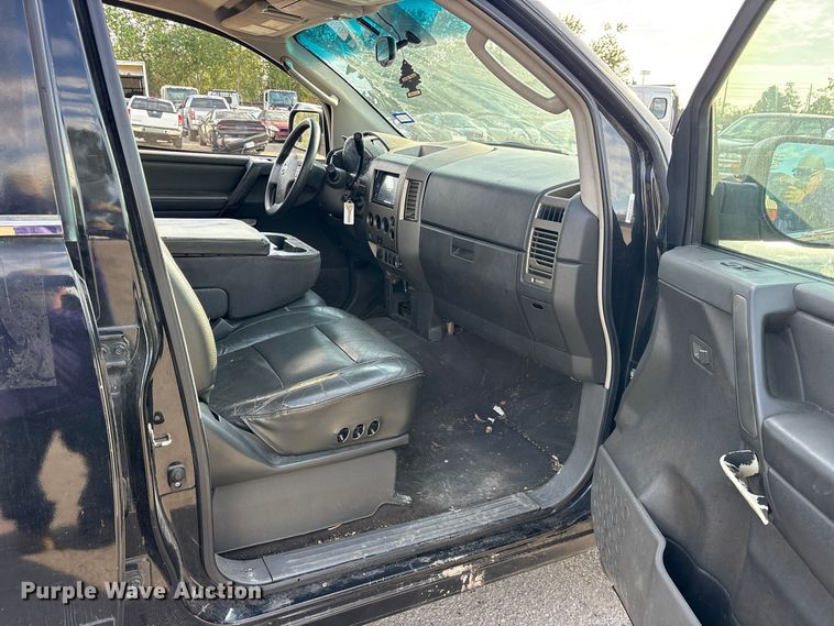 image for item ES8314 2005 Nissan Titan Crew Cab pickup truck