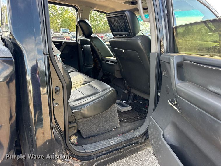 image for item ES8314 2005 Nissan Titan Crew Cab pickup truck