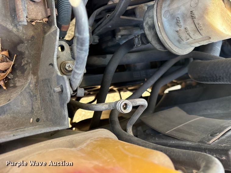 image for item ES8314 2005 Nissan Titan Crew Cab pickup truck