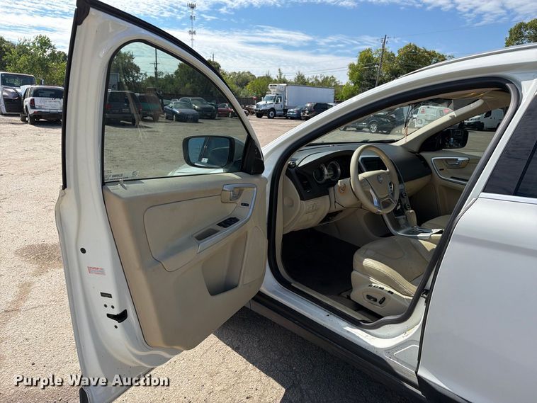 image for item EU0902 2011 Volvo XC60 SUV