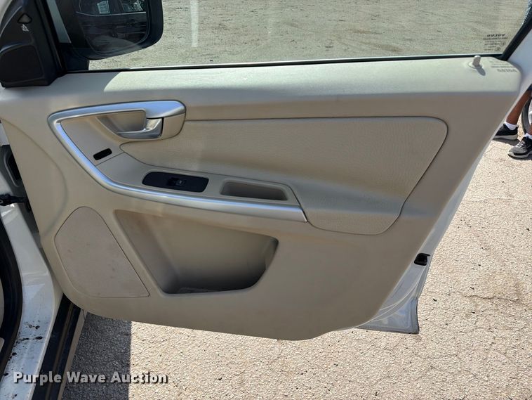 image for item EU0902 2011 Volvo XC60 SUV