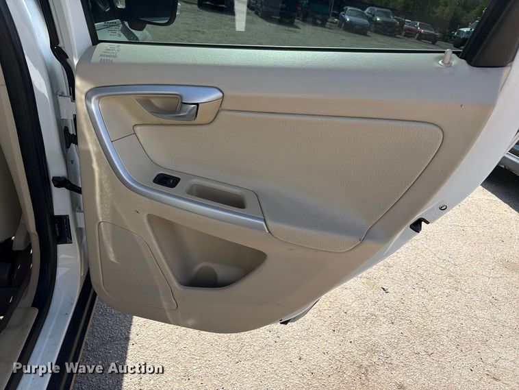 image for item EU0902 2011 Volvo XC60 SUV