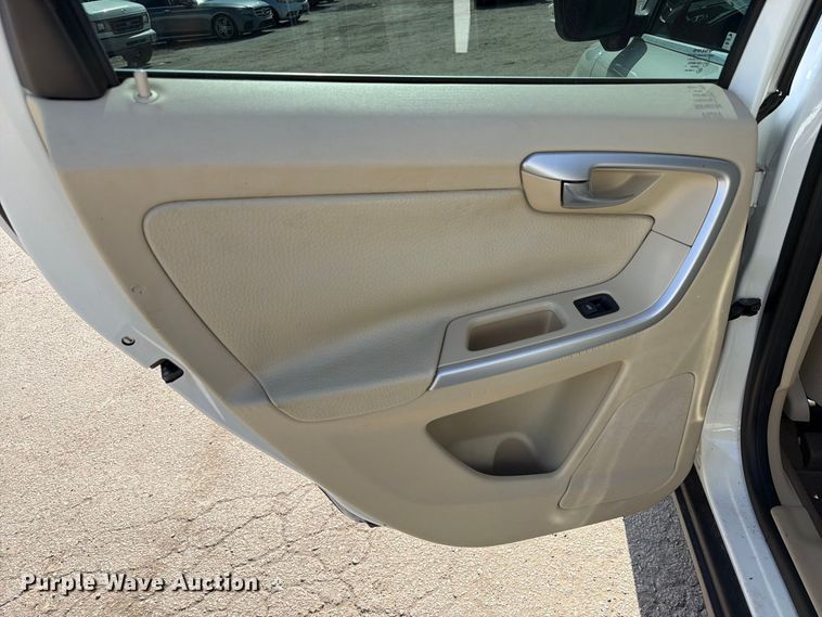 image for item EU0902 2011 Volvo XC60 SUV
