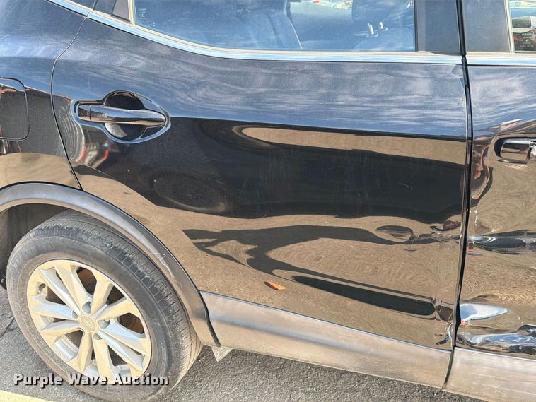image for item EU0903 2017 Nissan Rogue Sport SUV