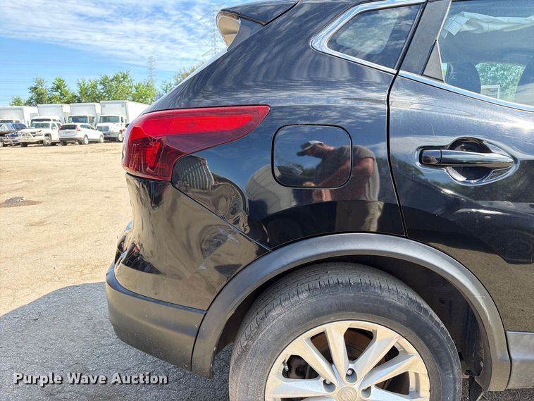 image for item EU0903 2017 Nissan Rogue Sport SUV