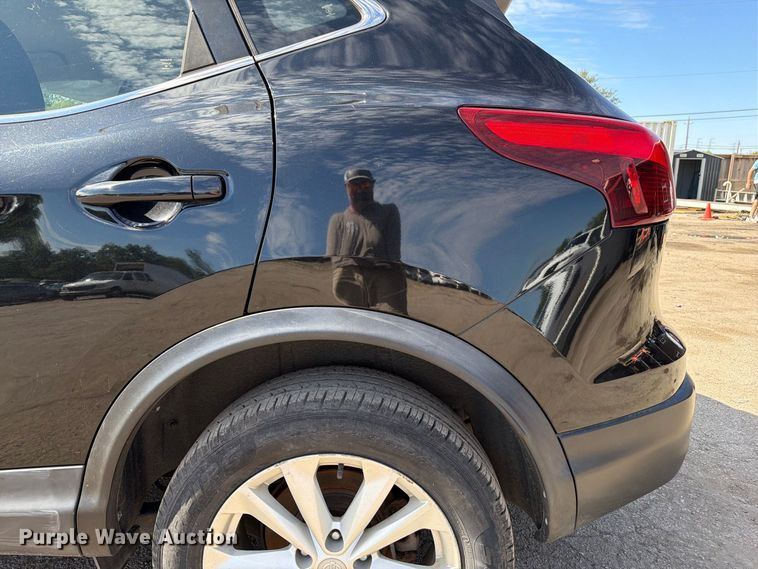 image for item EU0903 2017 Nissan Rogue Sport SUV