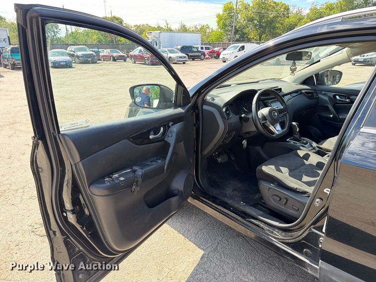image for item EU0903 2017 Nissan Rogue Sport SUV