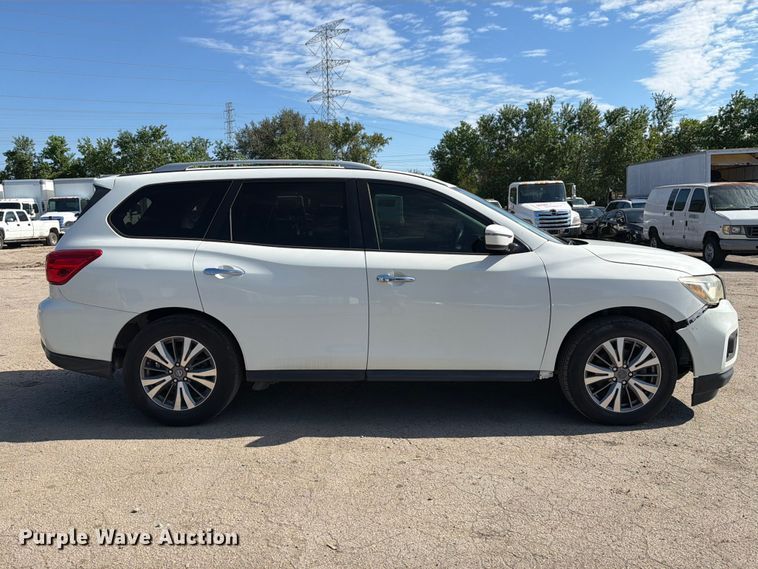 image for item EU0907 2018 Nissan Pathfinder SUV