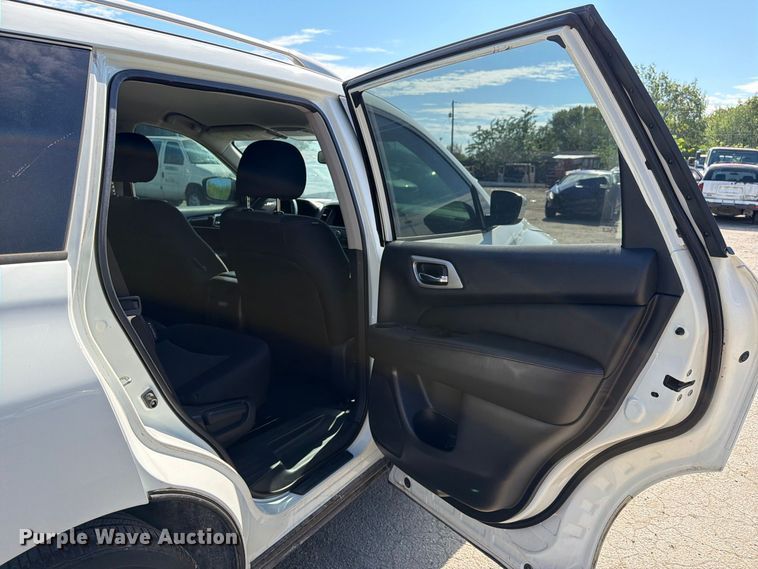 image for item EU0907 2018 Nissan Pathfinder SUV