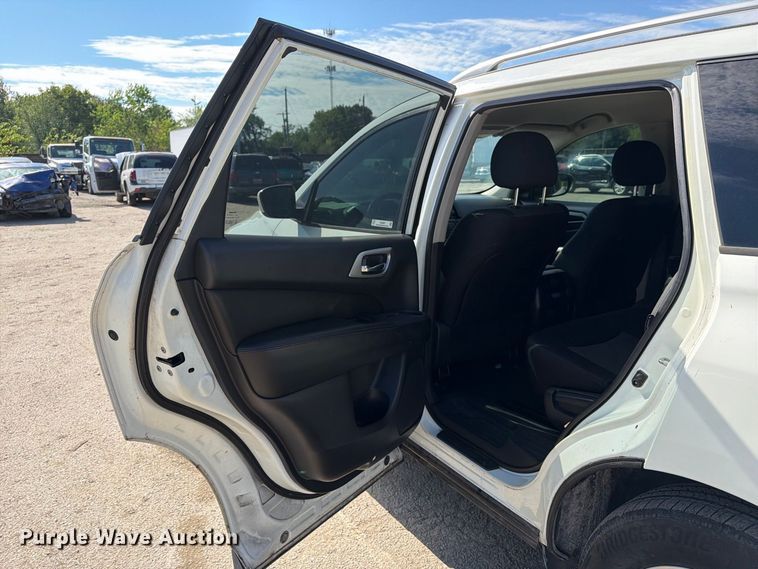 image for item EU0907 2018 Nissan Pathfinder SUV