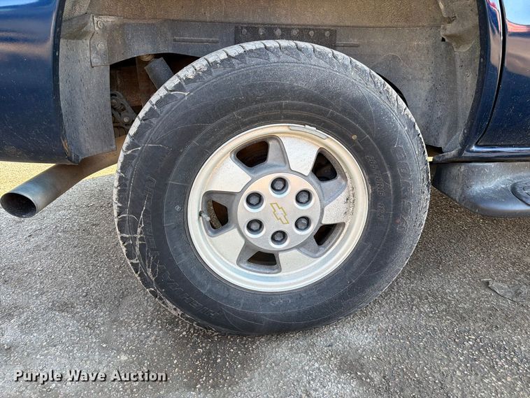 image for item EU0935 2001 Chevrolet Tahoe SUV