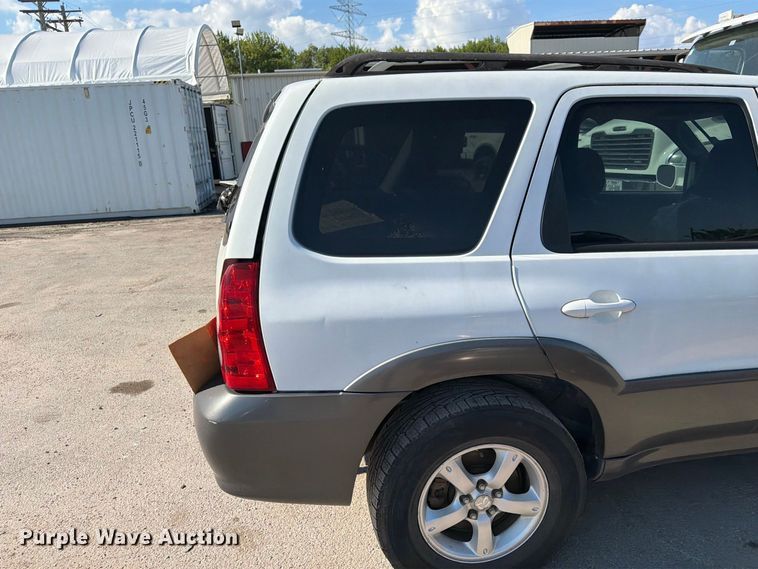 image for item EU0955 2005 Mazda Tribute SUV
