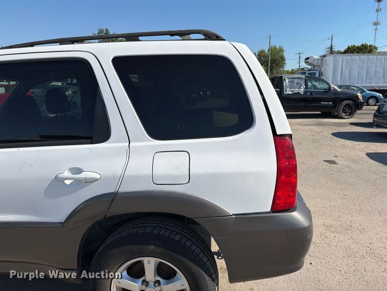 image for item EU0955 2005 Mazda Tribute SUV