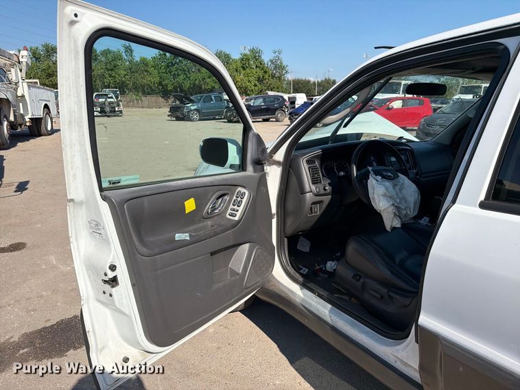 image for item EU0955 2005 Mazda Tribute SUV