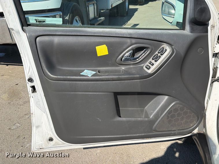 image for item EU0955 2005 Mazda Tribute SUV
