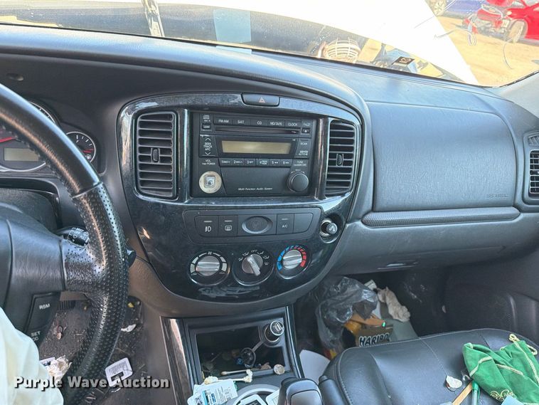 image for item EU0955 2005 Mazda Tribute SUV