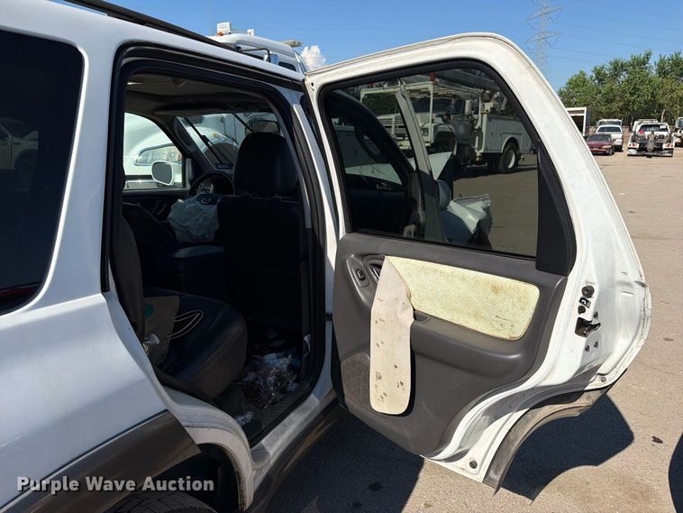 image for item EU0955 2005 Mazda Tribute SUV