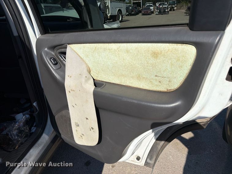 image for item EU0955 2005 Mazda Tribute SUV