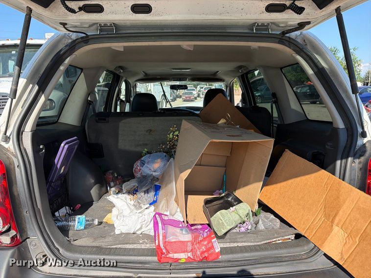 image for item EU0955 2005 Mazda Tribute SUV