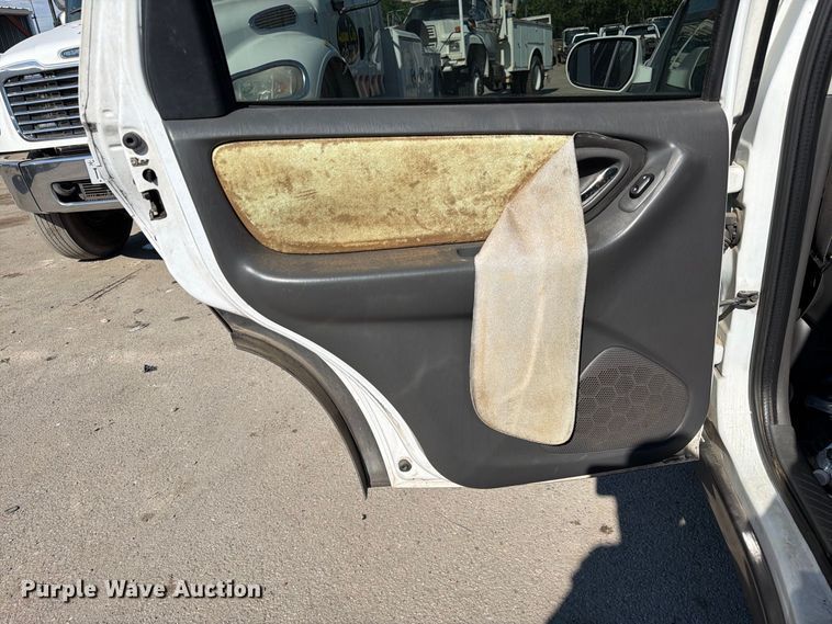 image for item EU0955 2005 Mazda Tribute SUV