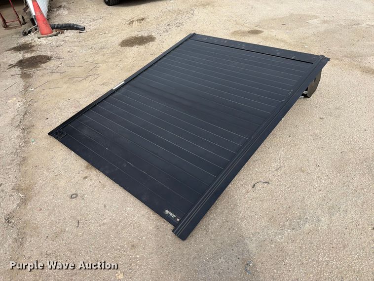 image for item EU0959 Retrax pickup bed cover