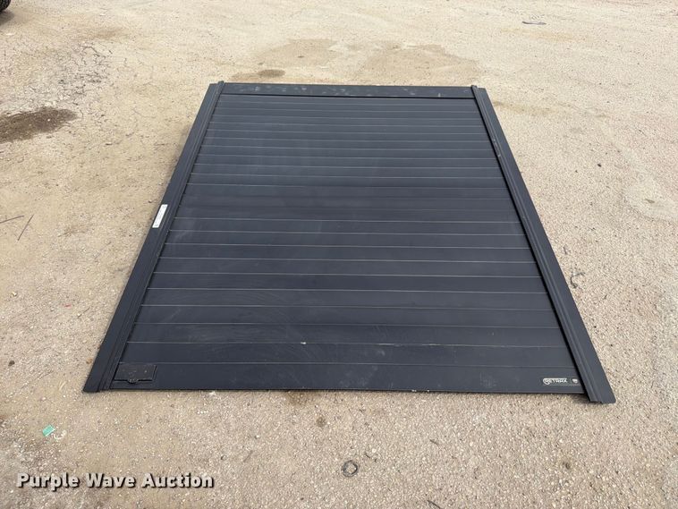 image for item EU0959 Retrax pickup bed cover