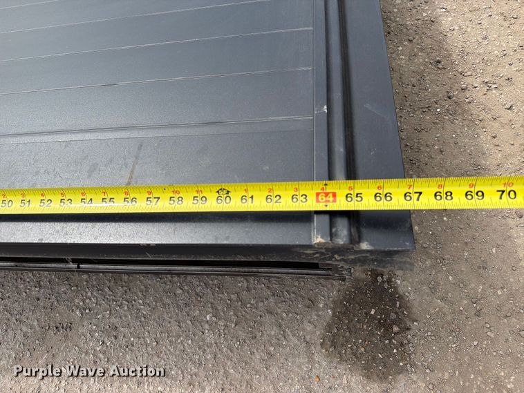 image for item EU0959 Retrax pickup bed cover