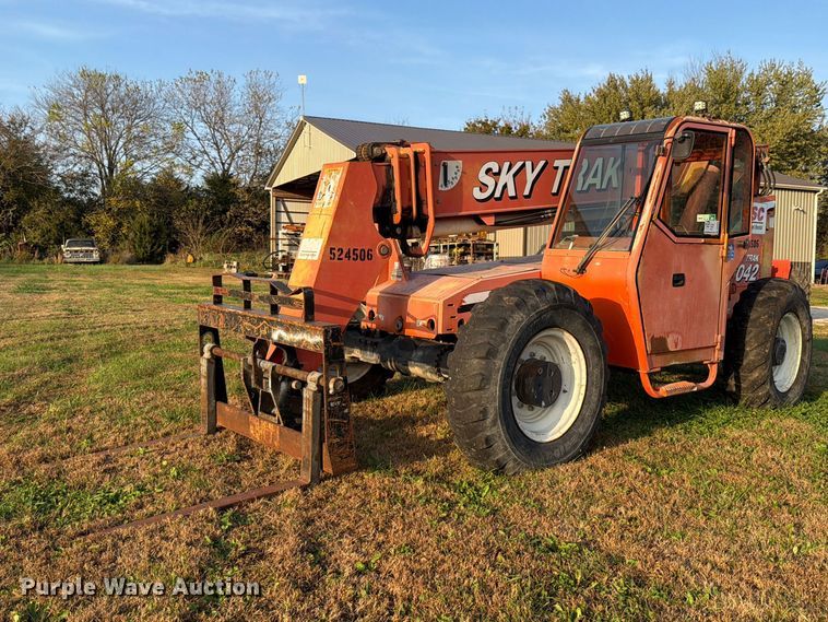 image for item DU8036 2004 SkyTrak 8042 telehandler
