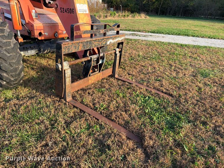 image for item DU8036 2004 SkyTrak 8042 telehandler