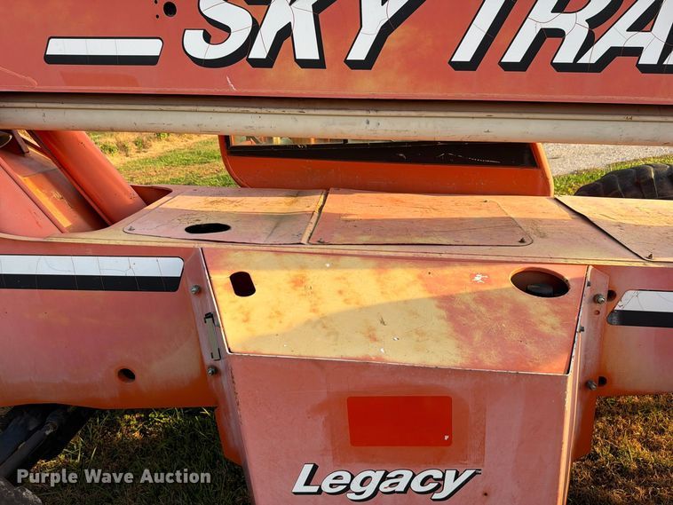 image for item DU8036 2004 SkyTrak 8042 telehandler