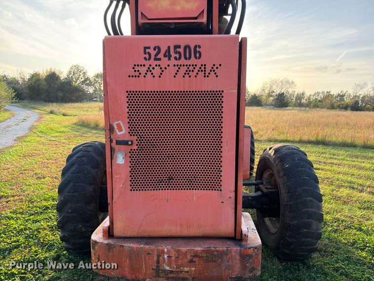 image for item DU8036 2004 SkyTrak 8042 telehandler