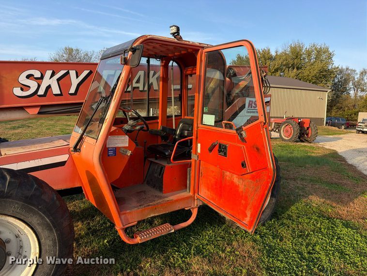 image for item DU8036 2004 SkyTrak 8042 telehandler