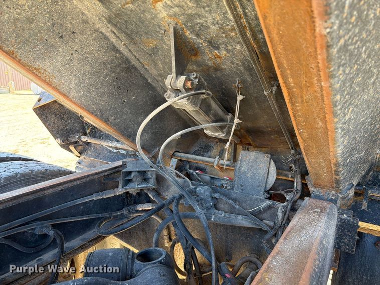 image for item FK4204 1998 Western Star 4864FX dump truck