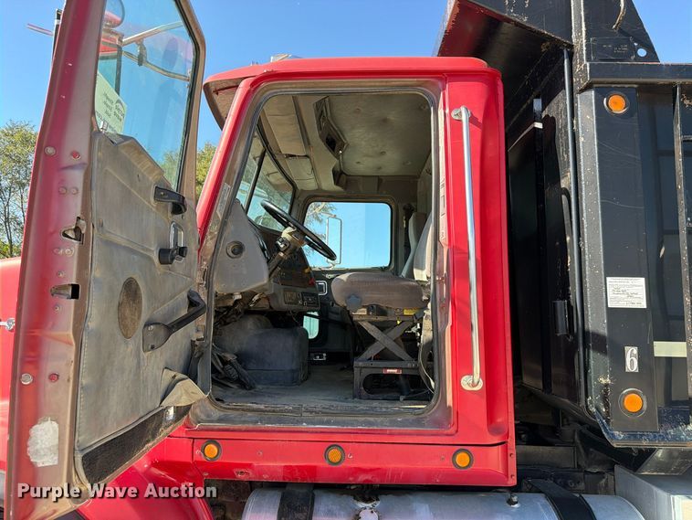 image for item FK4204 1998 Western Star 4864FX dump truck