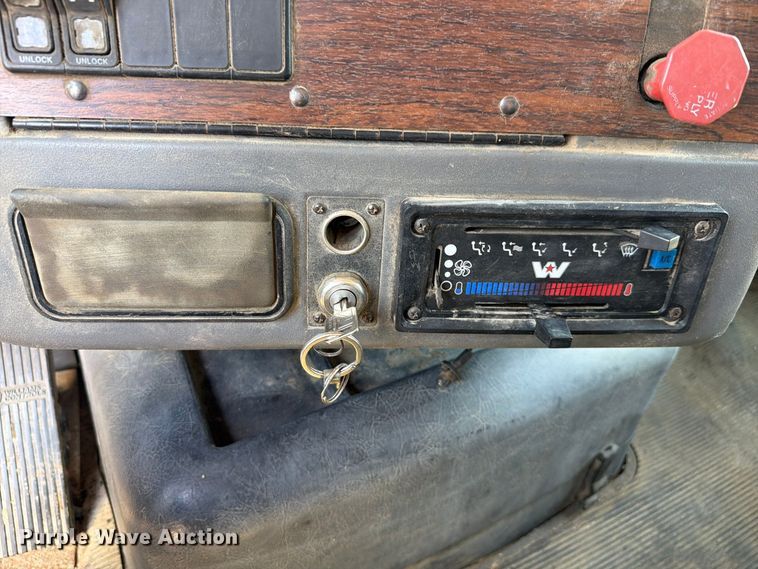image for item FK4204 1998 Western Star 4864FX dump truck