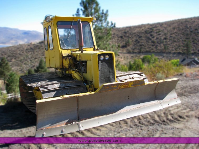 image for item 2091 Oliver Tractor