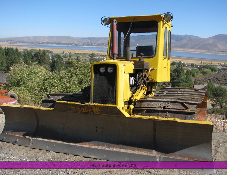 image for item 2091 Oliver Tractor