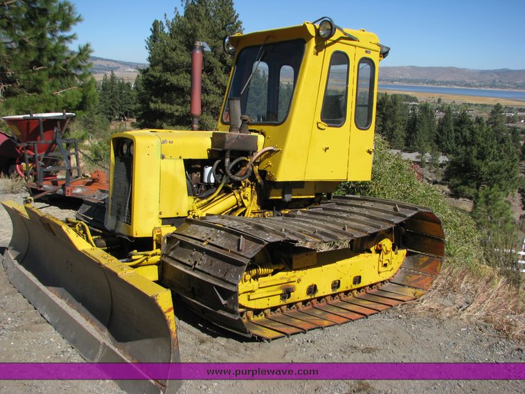 image for item 2091 Oliver Tractor