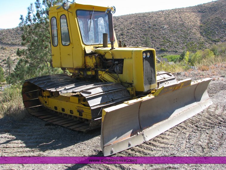 image for item 2091 Oliver Tractor